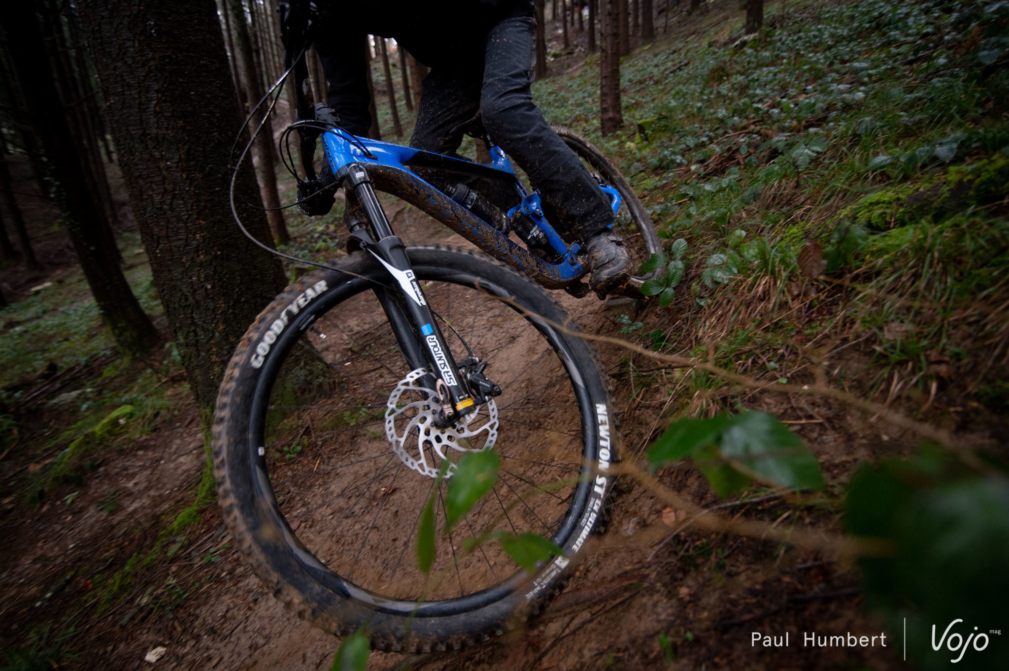 Test | SR Suntour Durolux 36 EQ R2C2 & TriAir : mieux qu’une alternative