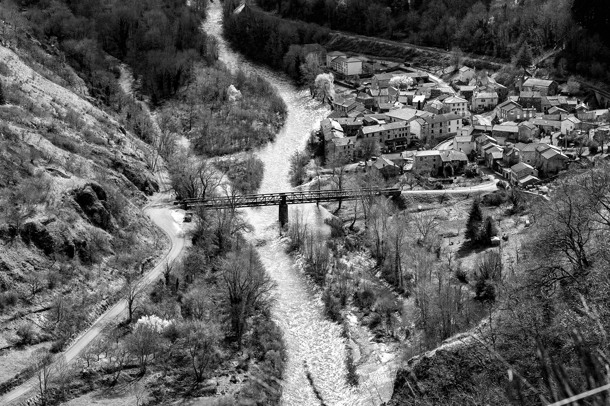 https://www.vojomag.com/app/uploads/2024/05/GEVAUDAN. Gravel village Allier.nbjpg .jpg