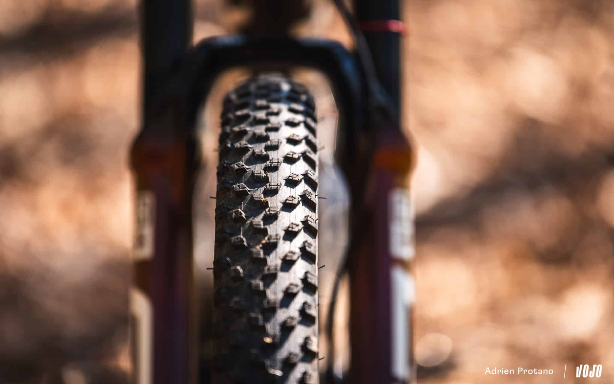 https://www.vojomag.com/app/uploads/2024/07/Specialized Epic 2024 WC 8 Evo Comparatif Test Vojo A.Protano 1 36 2048x1280.jpg