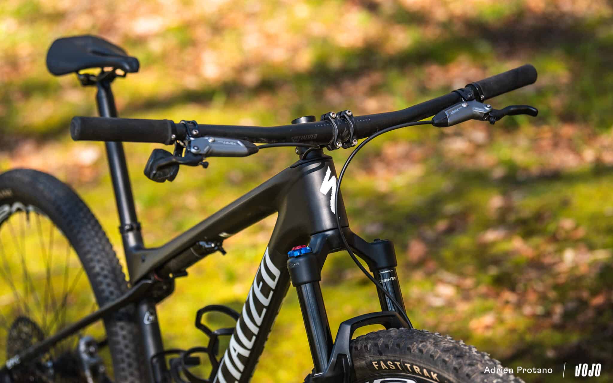 https://www.vojomag.com/app/uploads/2024/07/Specialized Epic 2024 WC 8 Evo Comparatif Test Vojo A.Protano 1 42 2048x1280.jpg