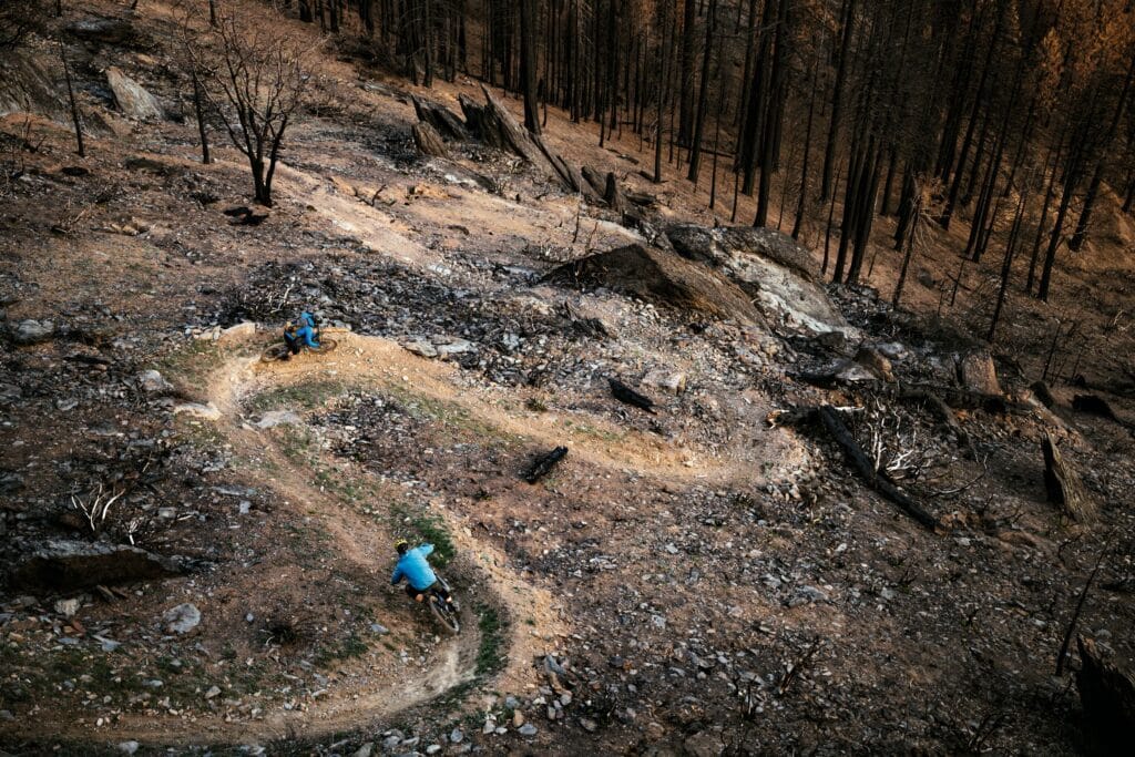 Fire Lines : faire renaître les sentiers VTT après le feu