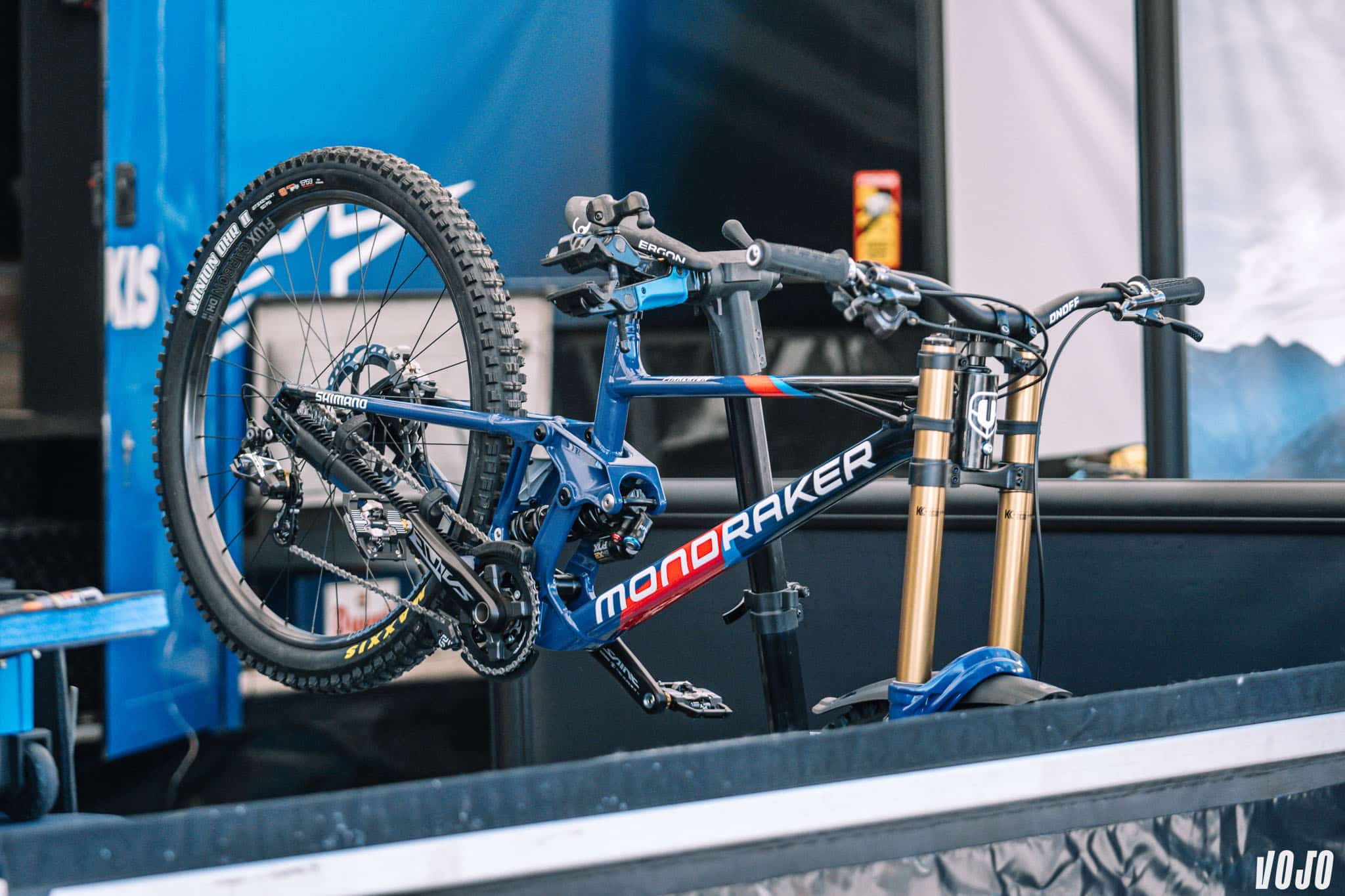 https://www.vojomag.com/app/uploads/2024/08/bike check vtt dh vallnord andorre championnat monde vojo paul humbert 25.jpg