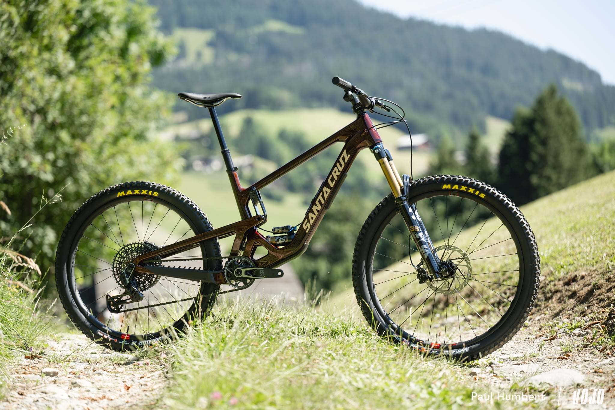 https://www.vojomag.com/app/uploads/2024/08/santa cruz bronson vtt enduro mx clusaz 2024 vojo paul humbert 1.jpg