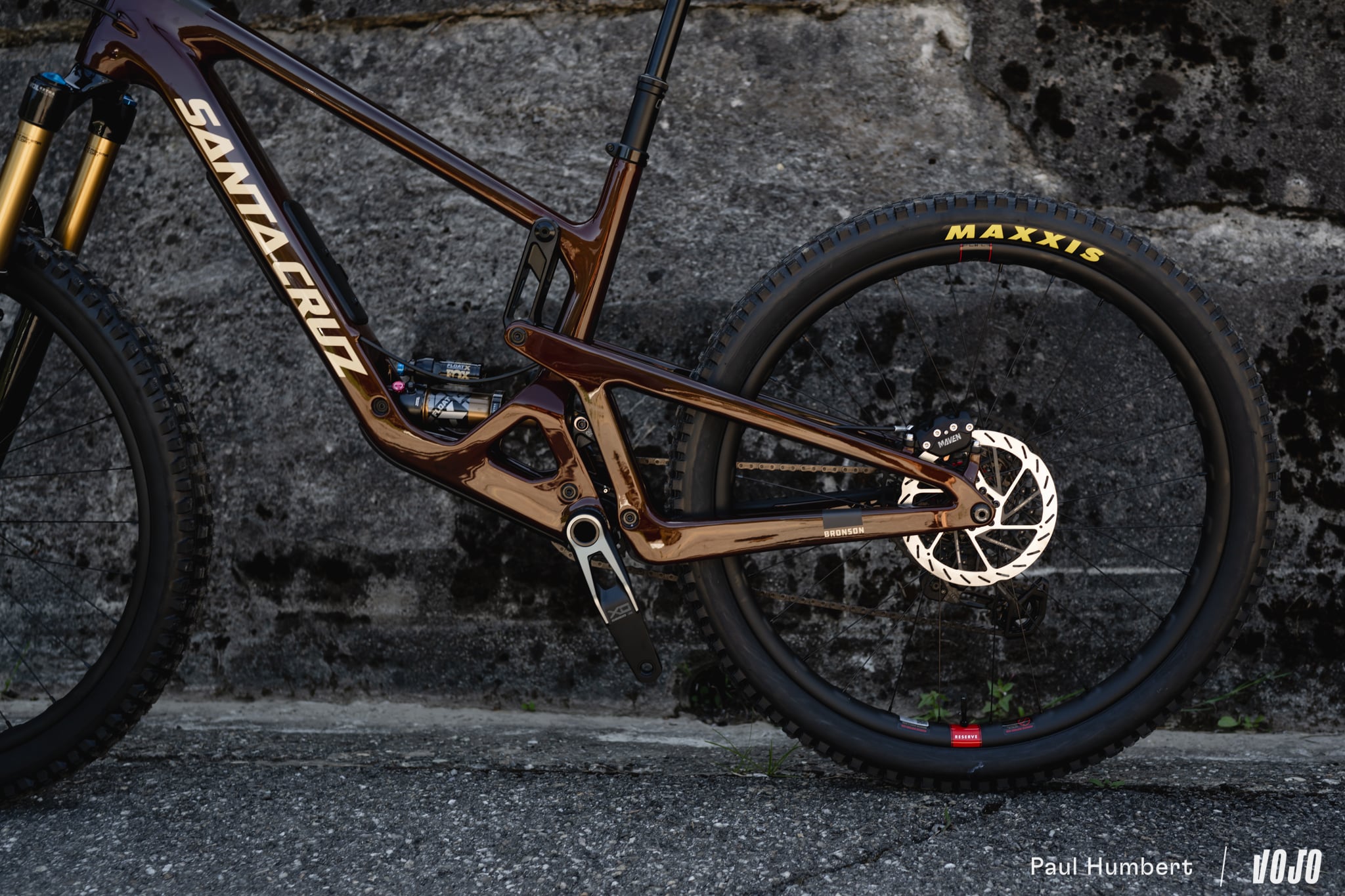 https://www.vojomag.com/app/uploads/2024/08/santa cruz bronson vtt enduro mx clusaz 2024 vojo paul humbert 1.jpg