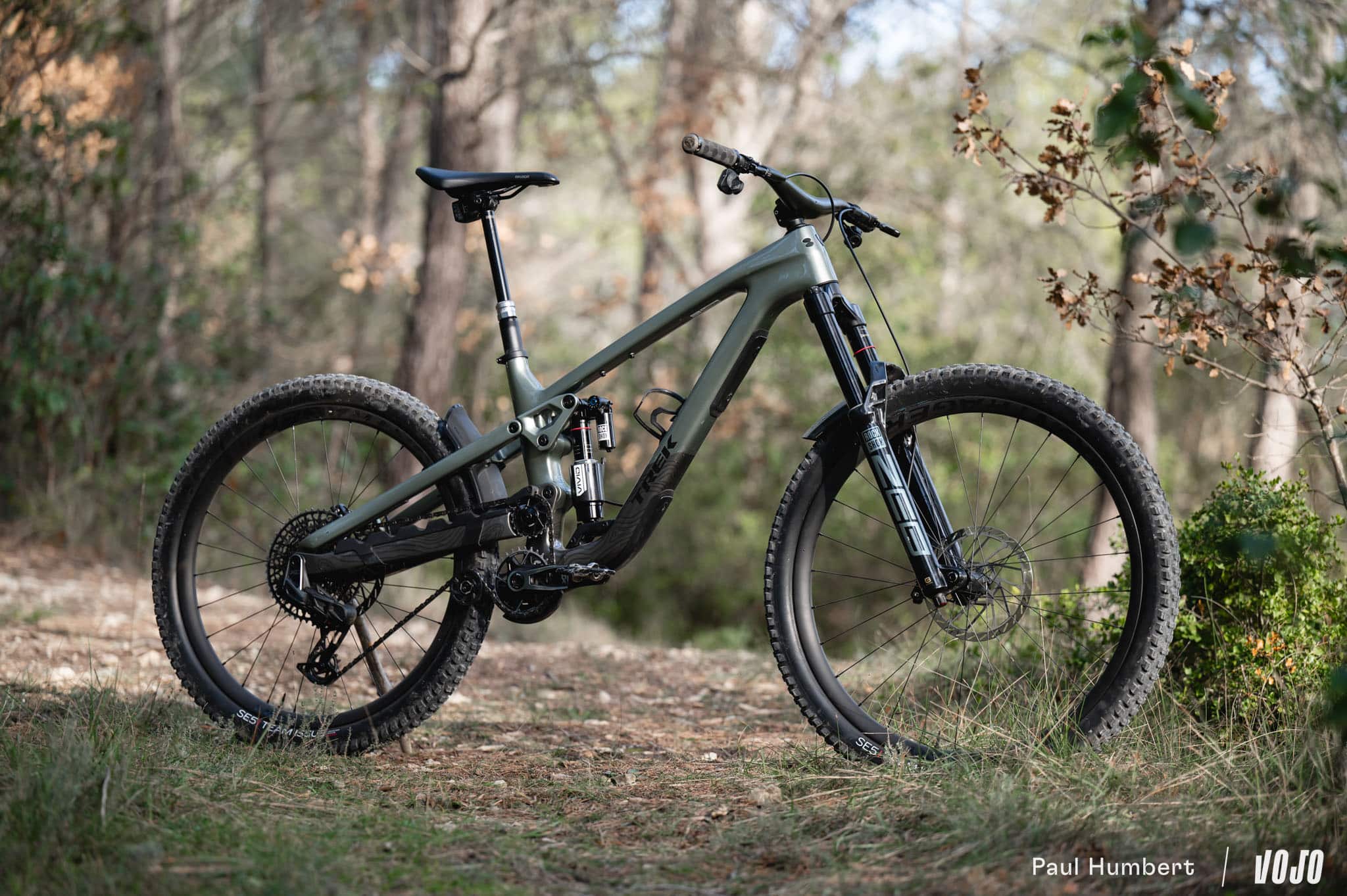 https://www.vojomag.com/app/uploads/2024/08/test trek slash enduro 2024 vojo paul humbert 1.jpg