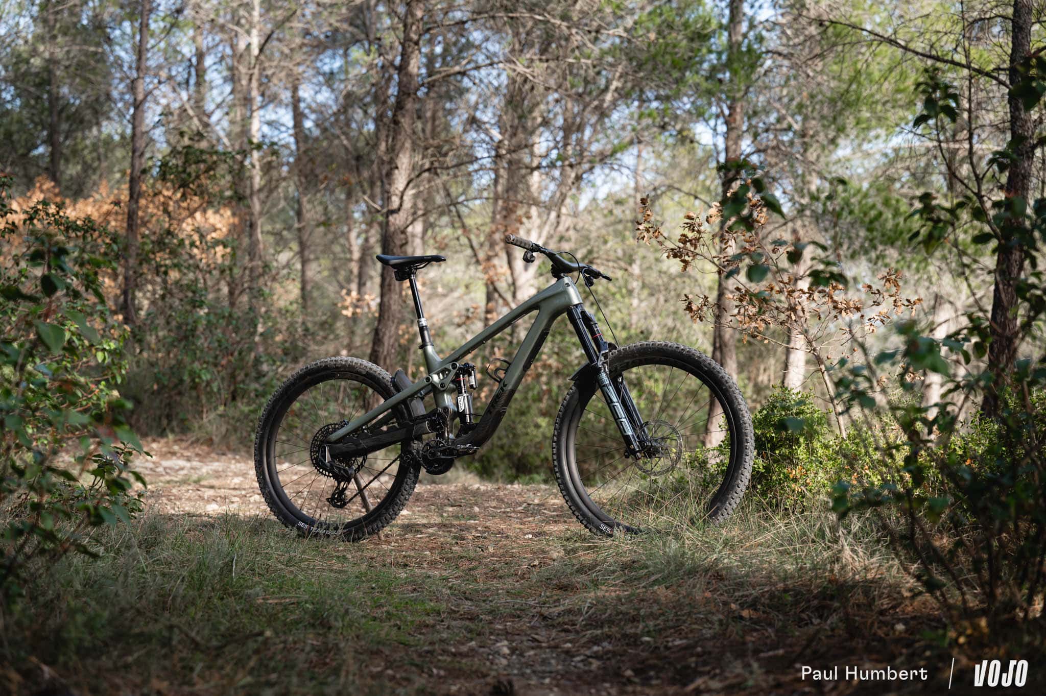 https://www.vojomag.com/app/uploads/2024/08/test trek slash enduro 2024 vojo paul humbert 2.jpg