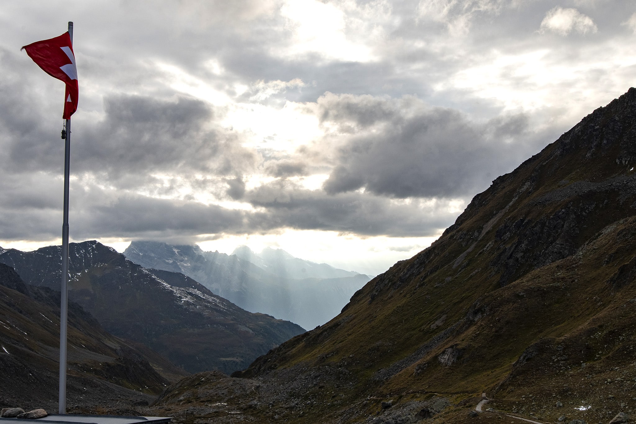 https://www.vojomag.com/app/uploads/2024/11/DAVOS. Keschhutte soir.jpg