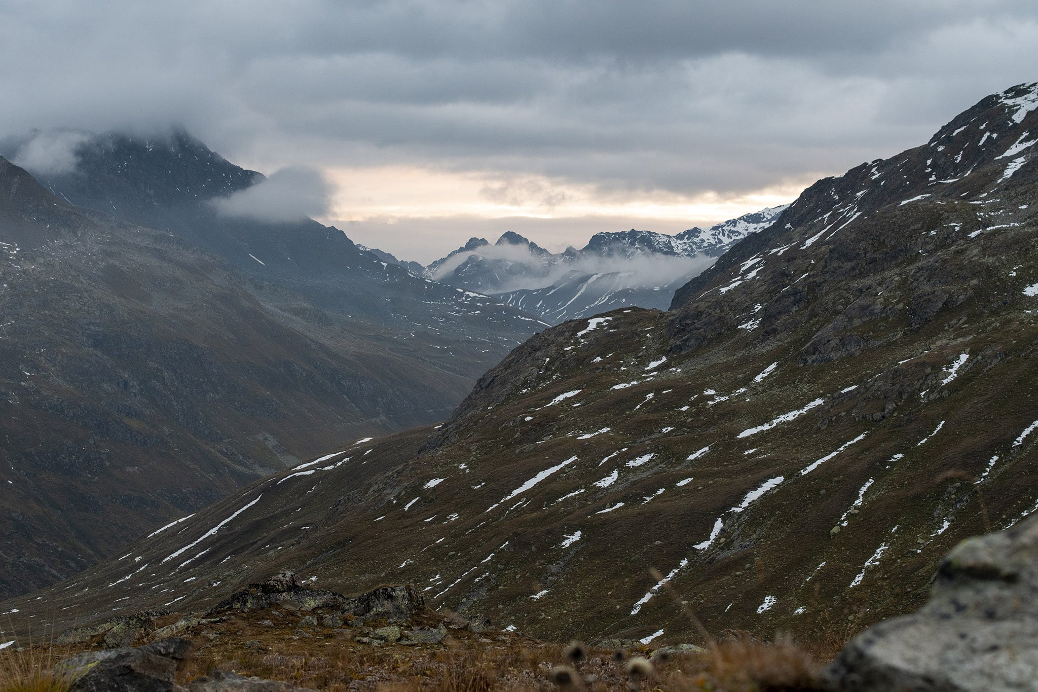 https://www.vojomag.com/app/uploads/2024/11/DAVOS. Keschhutte soir.jpg