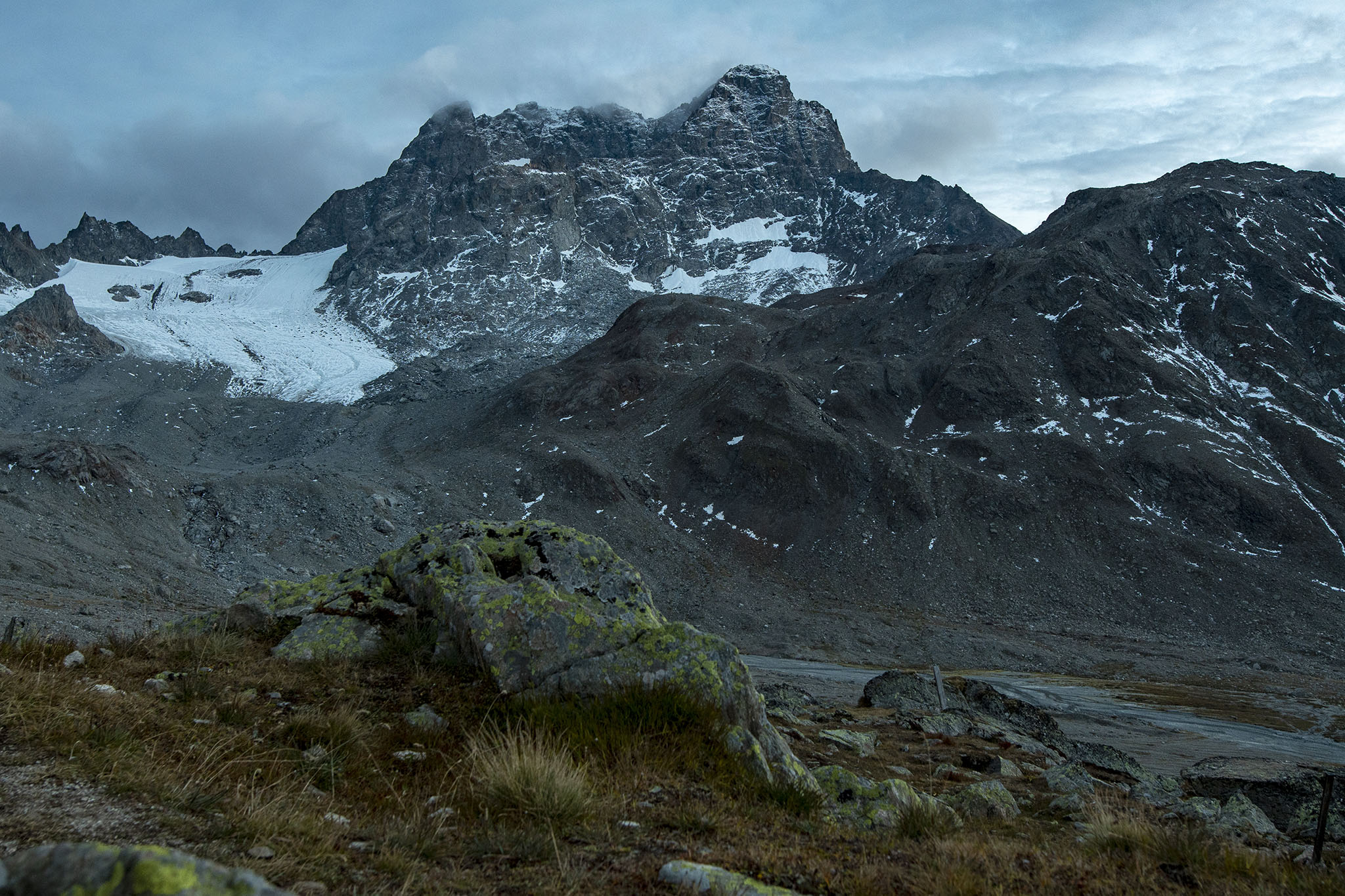 https://www.vojomag.com/app/uploads/2024/11/DAVOS. Keschhutte soir.jpg