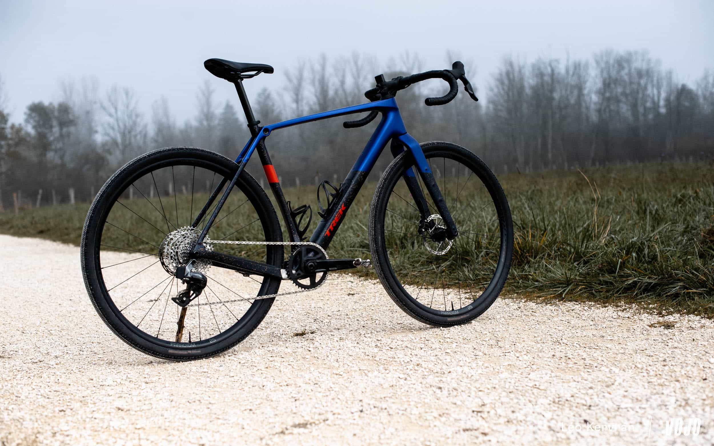 https://www.vojomag.com/app/uploads/2024/11/test gravel trek checkpoint sl6 2024 leo kervran vojo 10.jpg