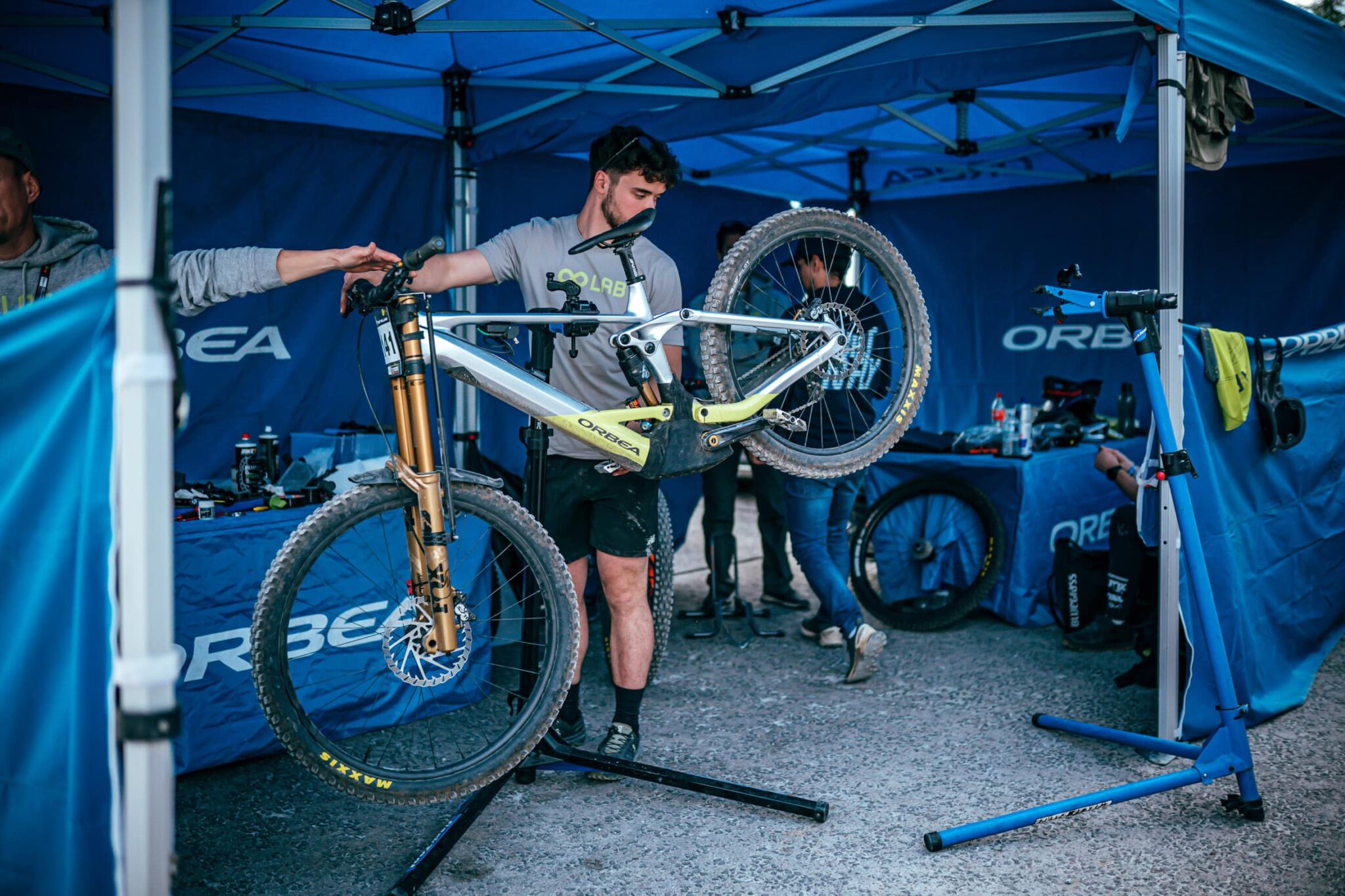 https://www.vojomag.com/app/uploads/2025/01/Orbea Wild Prototype DH Martin Maes Fort William. Vojo 1 3 2048x1280.jpg