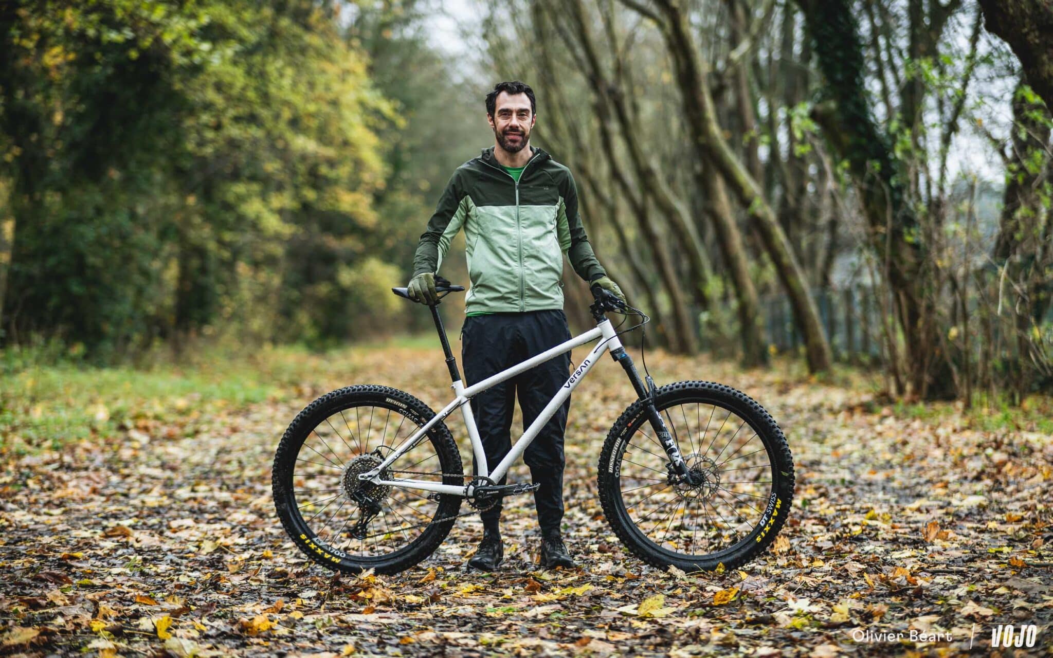 https://www.vojomag.com/app/uploads/2025/01/Versan Heroc VTT Acier made in france test essai avis - Copyright Olivier Beart Vojo Magazine 44 2048x1280.jpg