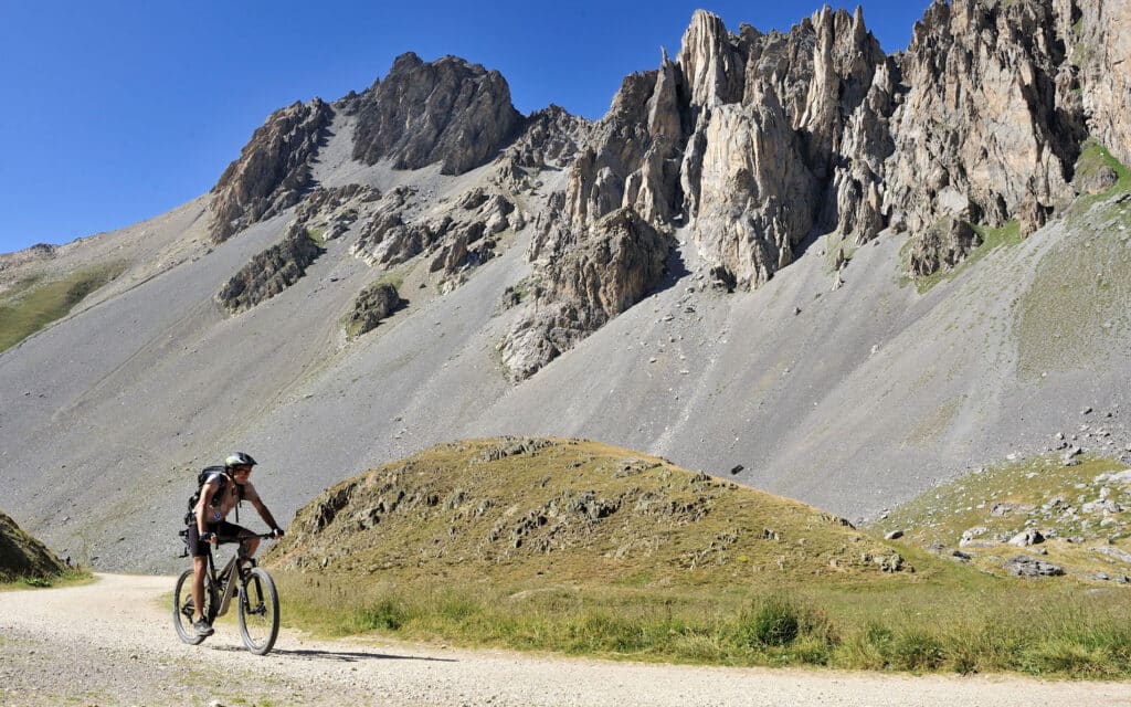 Des routes militaires pour le vélo : la ronde des forts de Vauban autour de Briançon