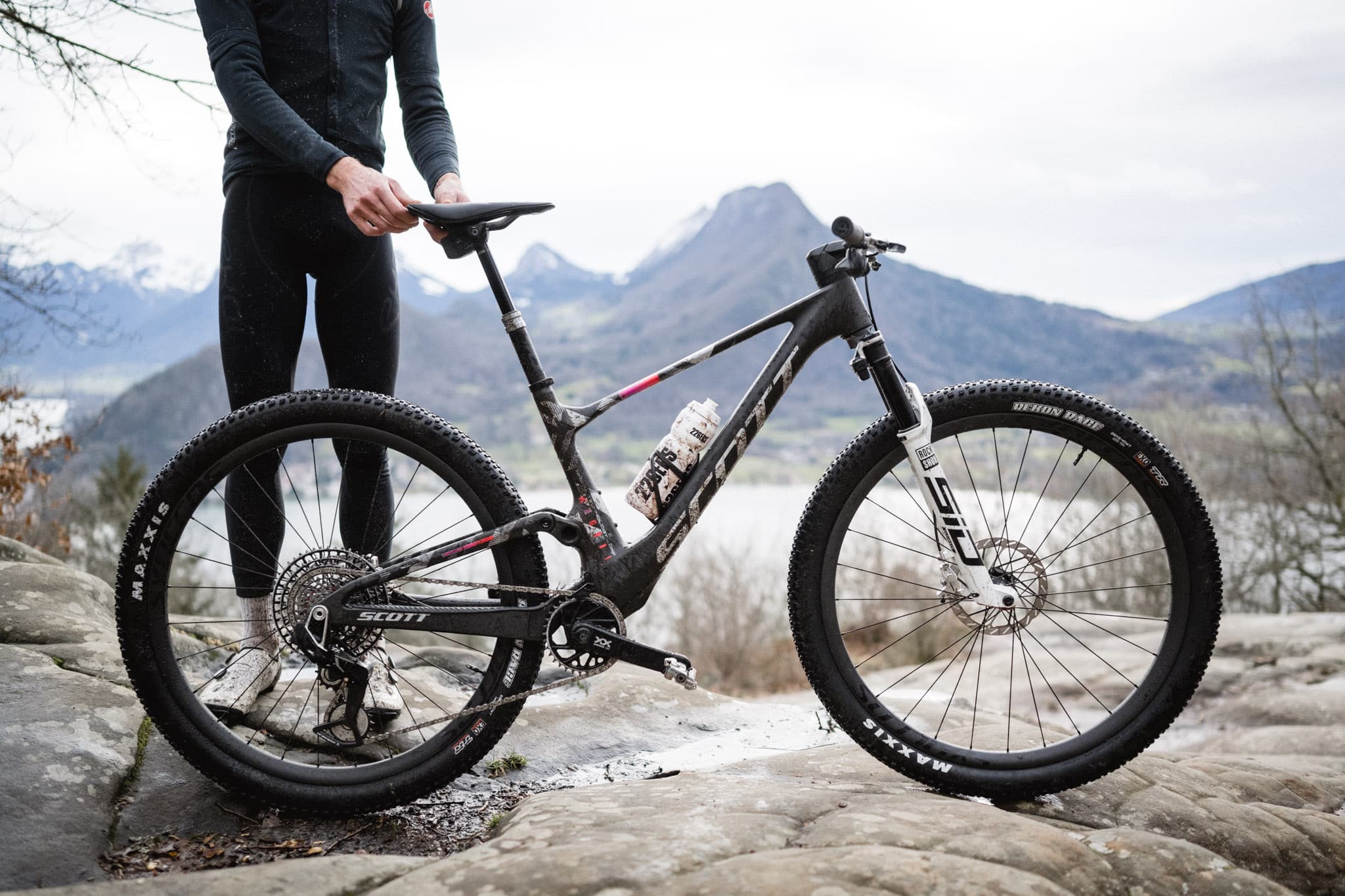 https://www.vojomag.com/app/uploads/2025/02/test chape boitier bb ceramicspeed ceramic speed vtt velo coulisses annecy 2025 vojo paul humbert 12.jpg