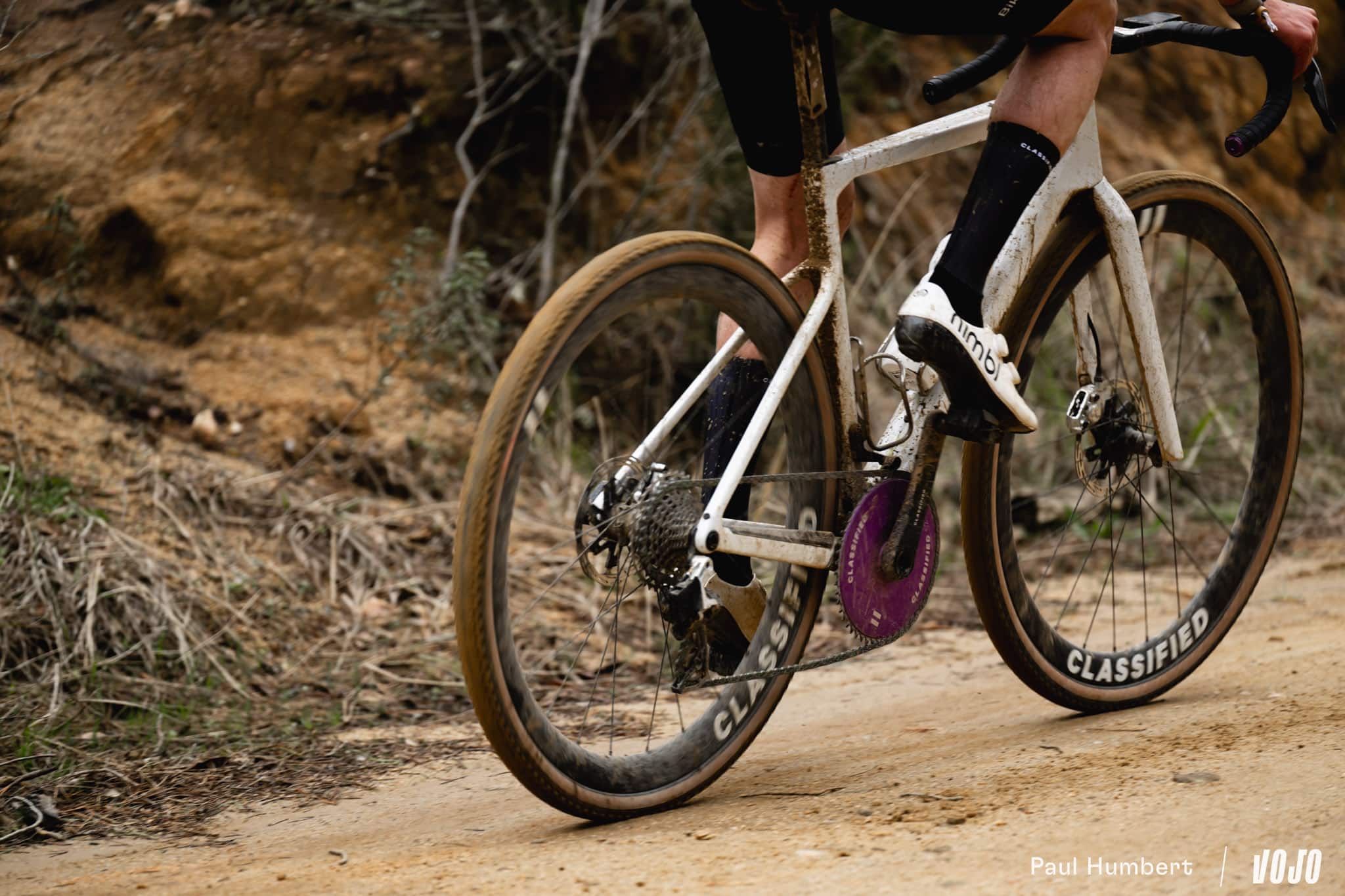 https://www.vojomag.com/app/uploads/2025/03/materiel bike check pro gravel race santa vall 2025 vojo paul humbert 18.jpg